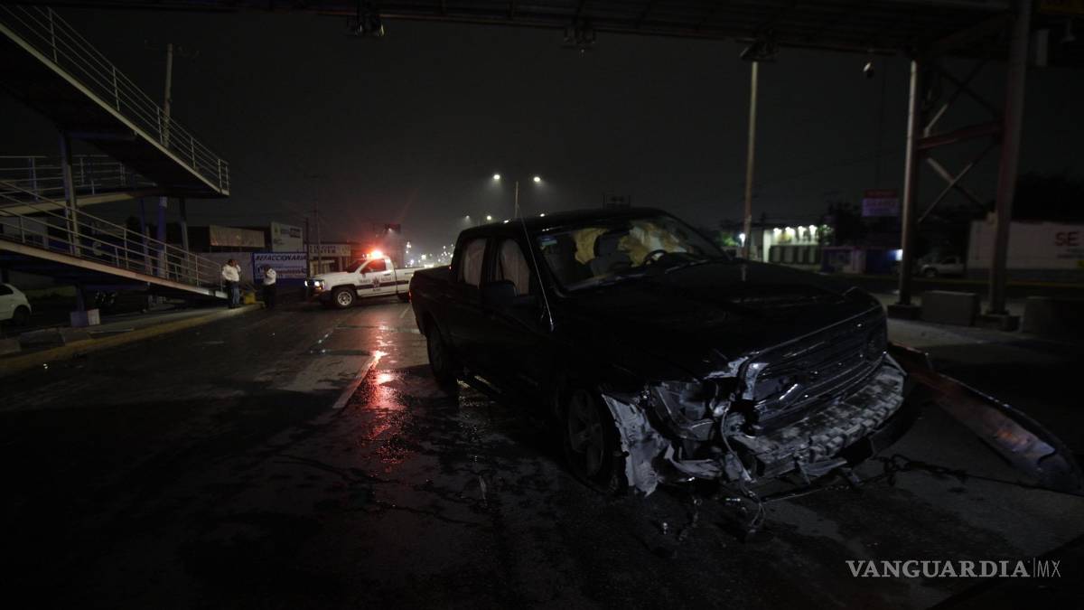 Lluvia en Saltillo deja tres accidentes: dos choques y una aparatosa volcadura