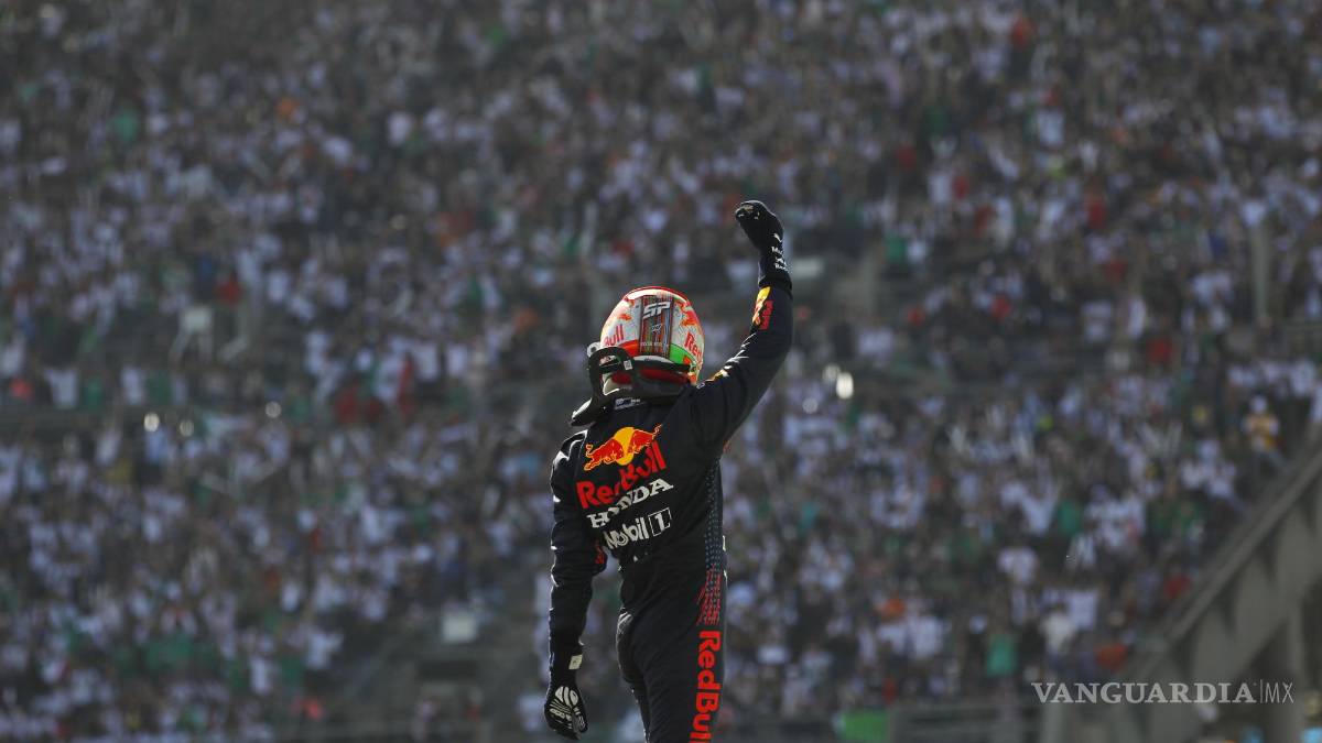 ¡Duro golpe para Mercedes! Lewis Hamilton es descalificado por DRS y Verstappen es multado