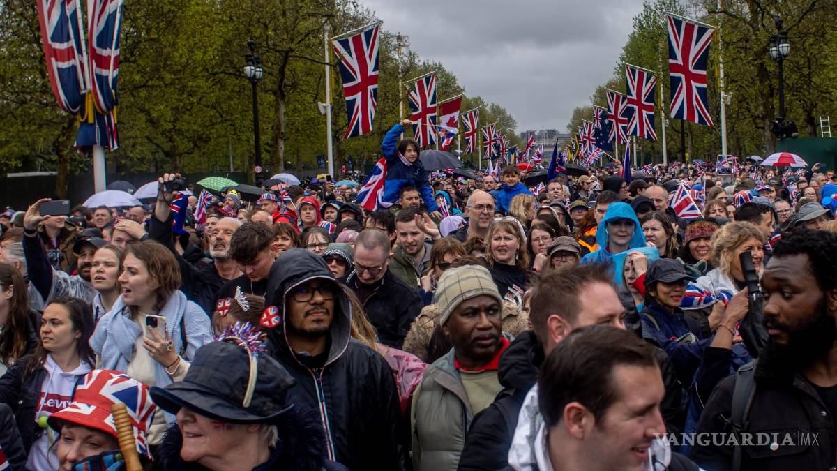 Así inicia el reinado del Carlos III tras una larga espera para ser el monarca británico (fotos)