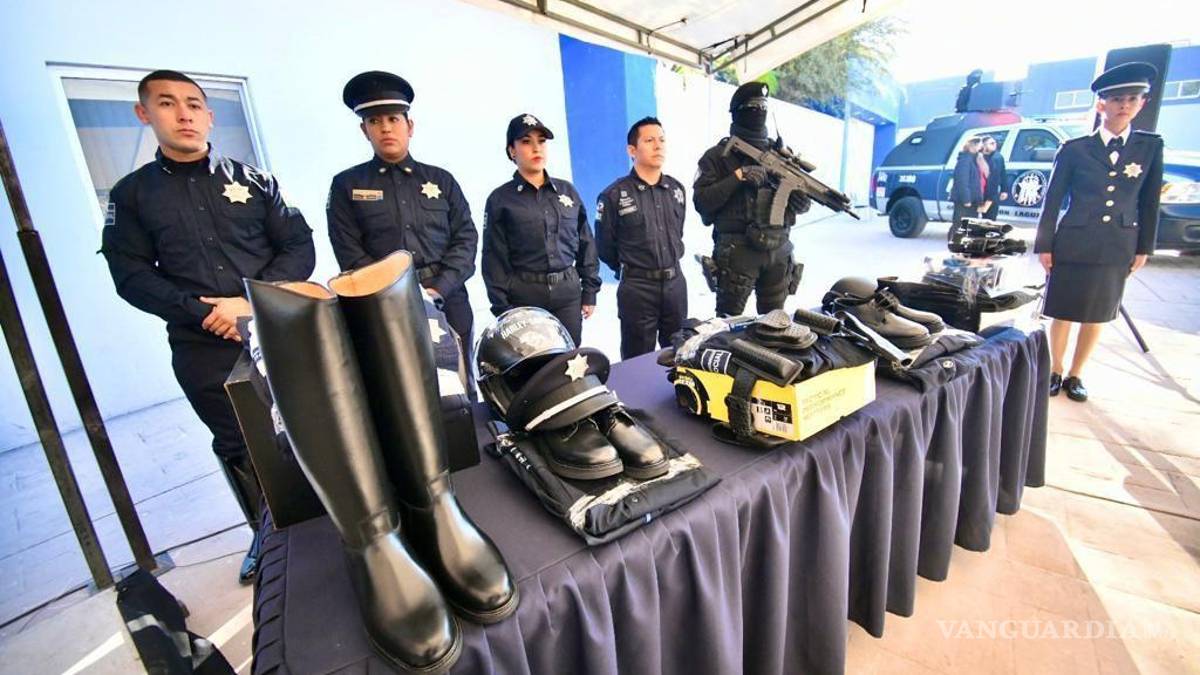 Entregan equipo táctico y uniformes a policías de Torreón