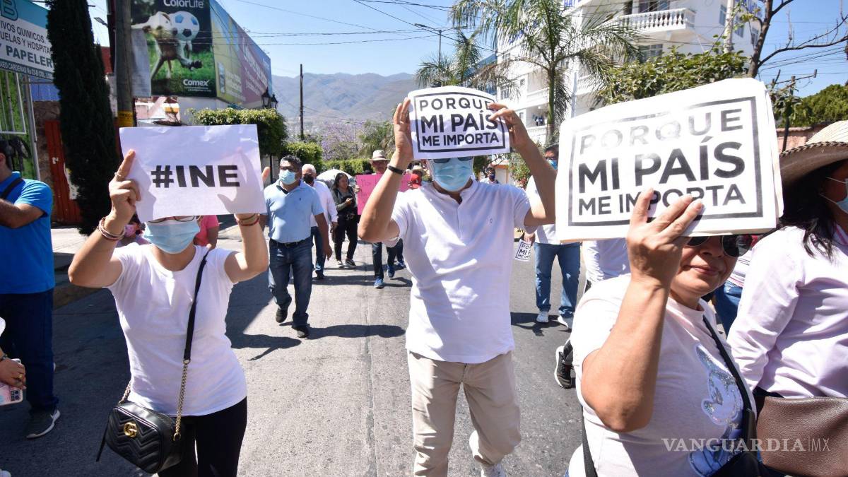 Así toman las calles y plazas miles de mexicanos para defender al INE (Fotos)