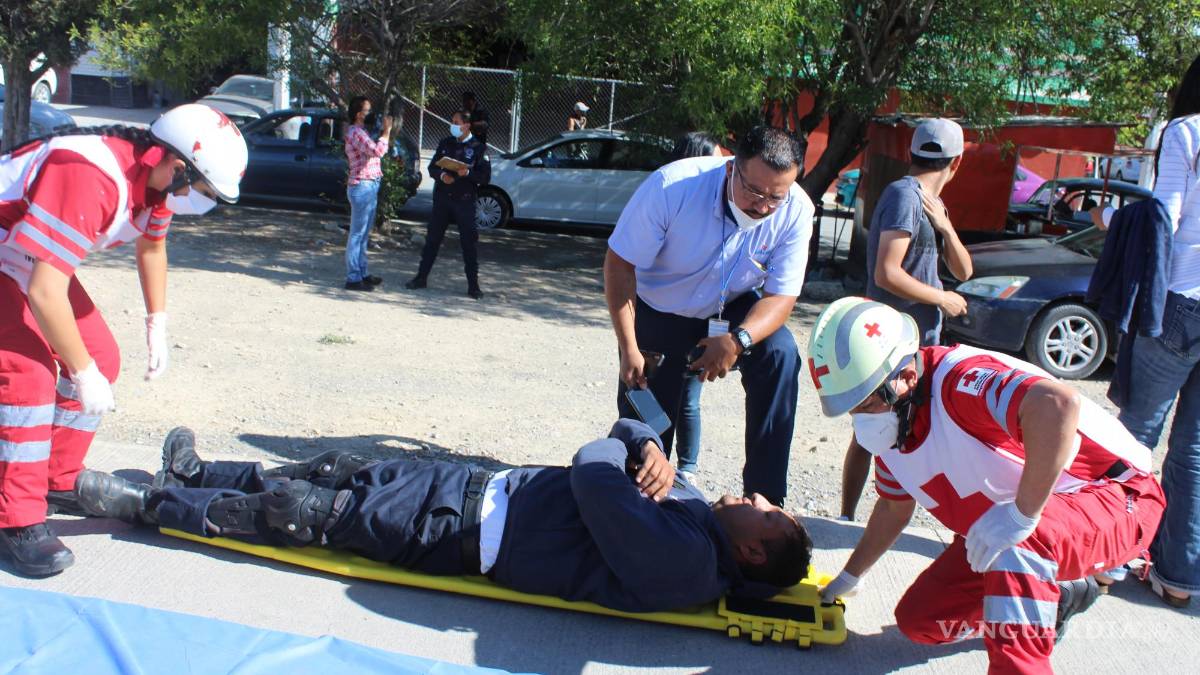 Motociclista es embestido por un auto en la colonia Bonanza de Saltillo