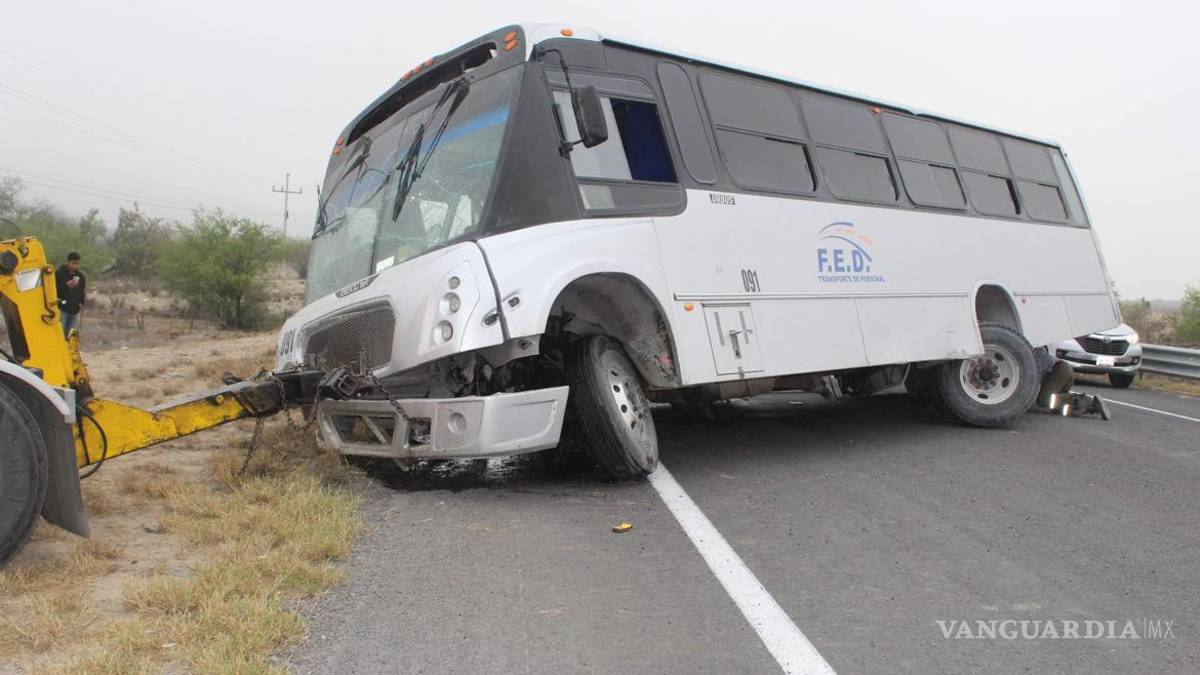 Accidente de camión en carretera Monclova deja 8 heridos; pierde neumático rumbo a Ramos Arizpe