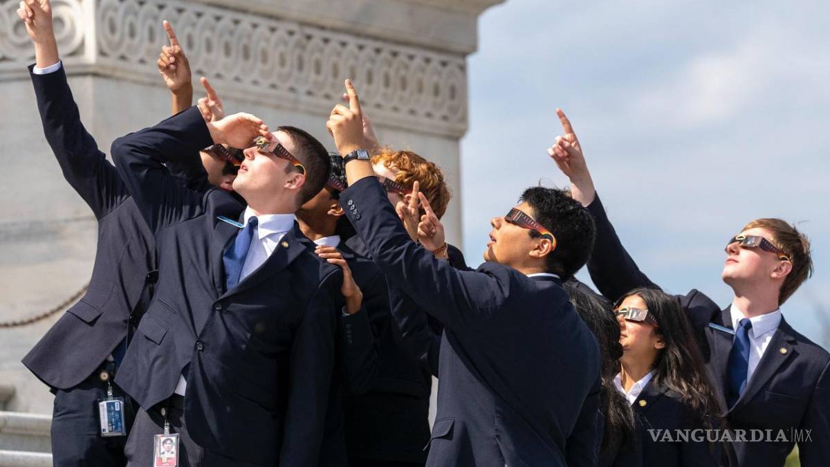 Así cautiva, maravilla y asombra el eclipse solar desde Mazatlán hasta la isla de Terranova (fotos)