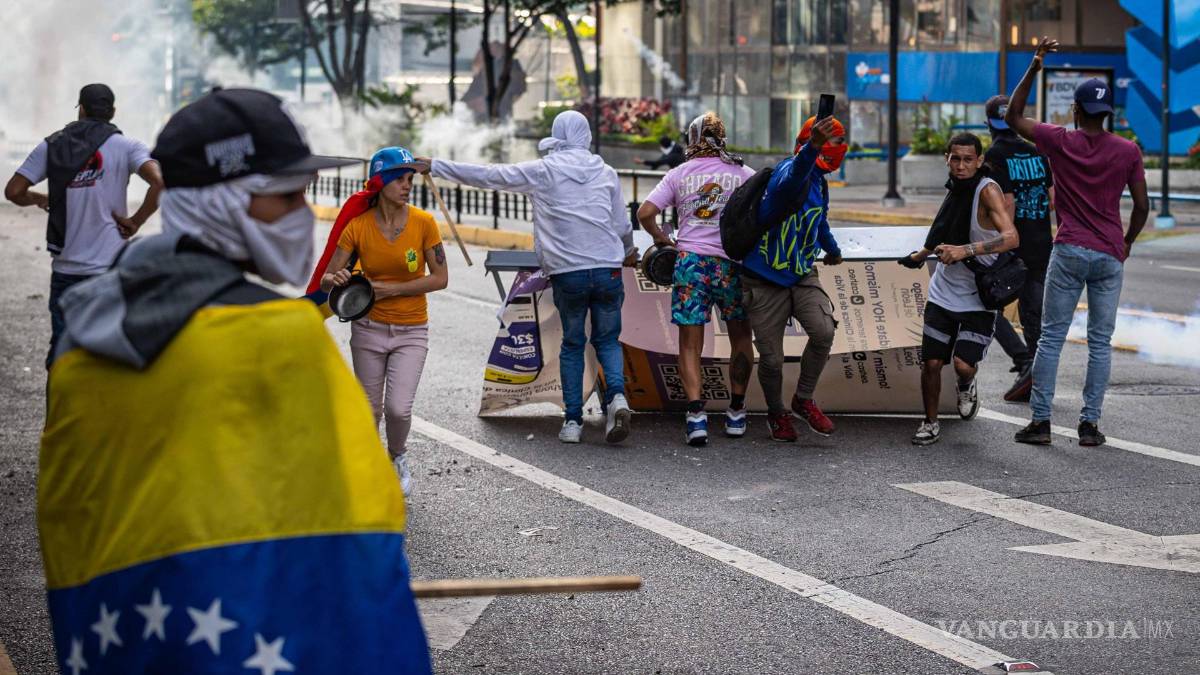 Venezuela, un polvorín: estalla rabia popular y Maduro rompe relaciones con varios países