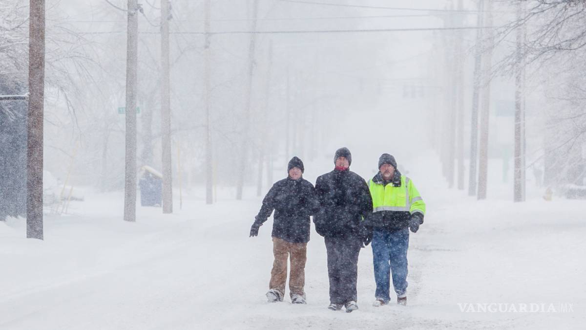 Costa este de EU sigue afectada por la nieve; van 36 muertos