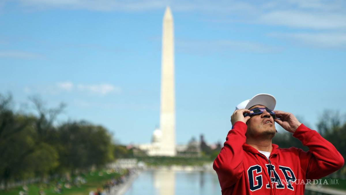 Así cautiva, maravilla y asombra el eclipse solar desde Mazatlán hasta la isla de Terranova (fotos)