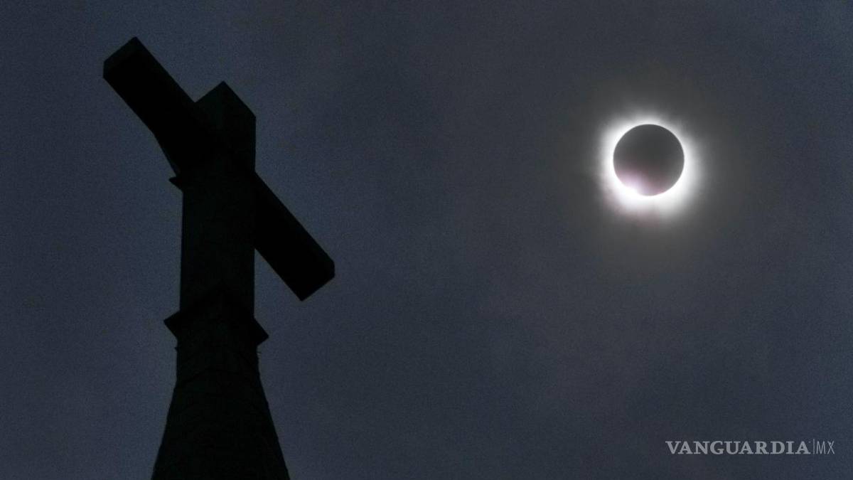 Así cautiva, maravilla y asombra el eclipse solar desde Mazatlán hasta la isla de Terranova (fotos)