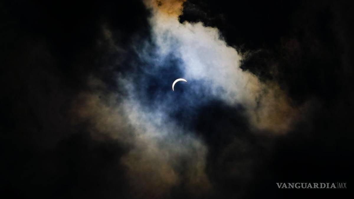 Así cautiva, maravilla y asombra el eclipse solar desde Mazatlán hasta la isla de Terranova (fotos)