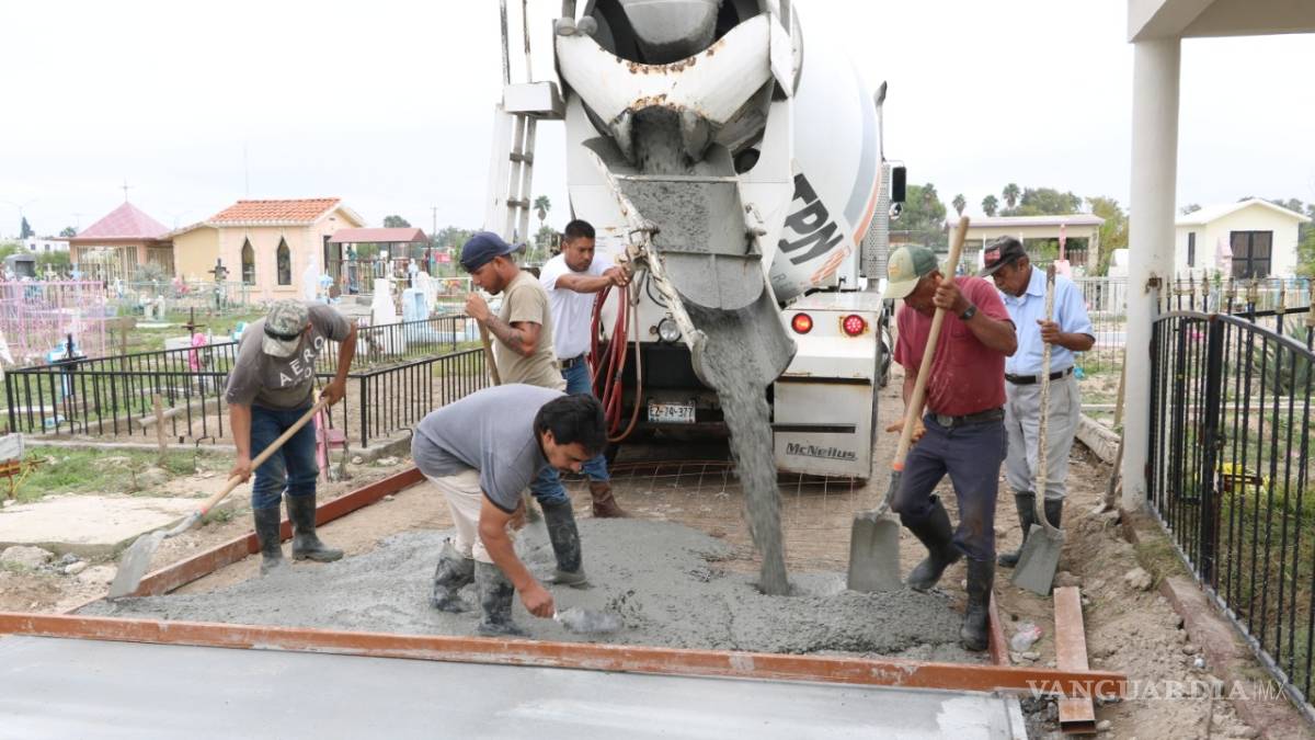 Panteones listos en Nava para recibir a cientos en el Día de los Fieles Difuntos