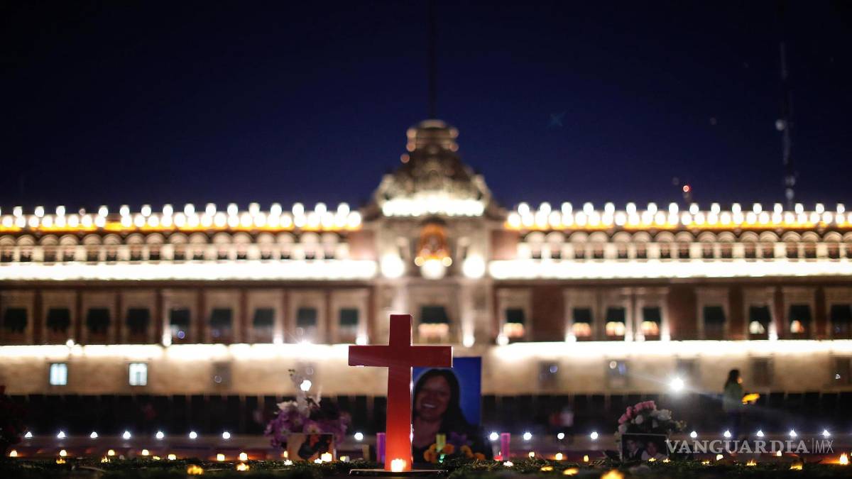 8M, cerca de 1,000 lápidas en el Zócalo de Ciudad de México recuerdan a las víctimas de feminicidio (fotos)