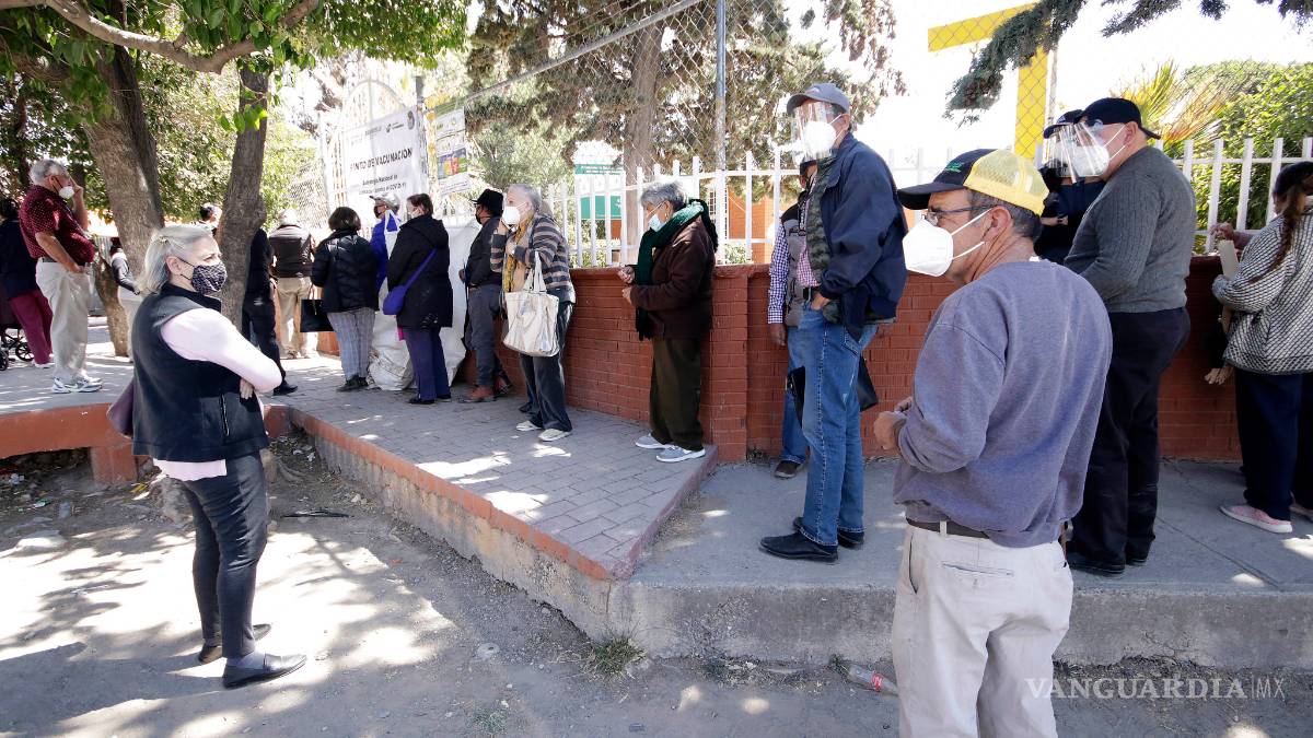 Perciben desorganización en campaña de vacunación en Coahuila