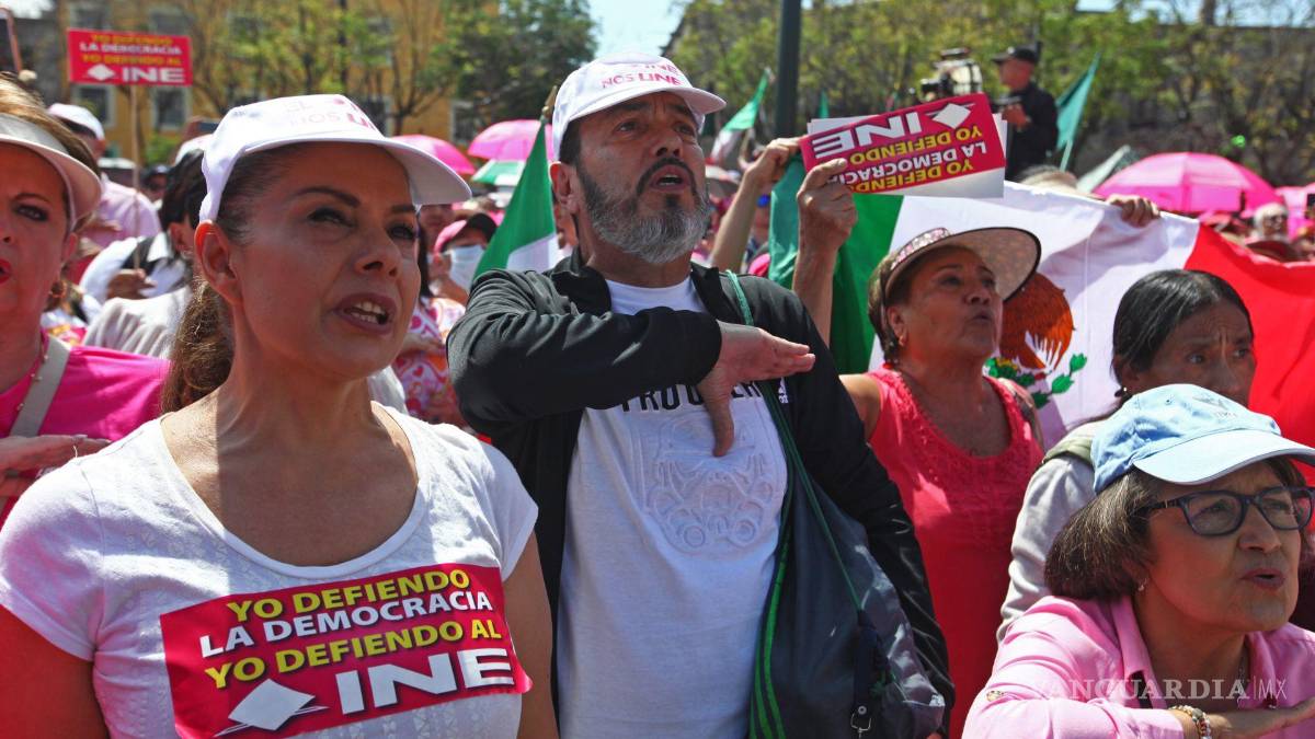 Así toman las calles y plazas miles de mexicanos para defender al INE (Fotos)