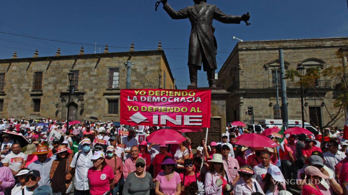 Así toman las calles y plazas miles de mexicanos para defender al INE (Fotos)
