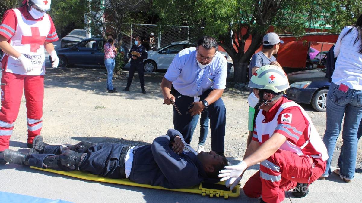 Motociclista es embestido por un auto en la colonia Bonanza de Saltillo