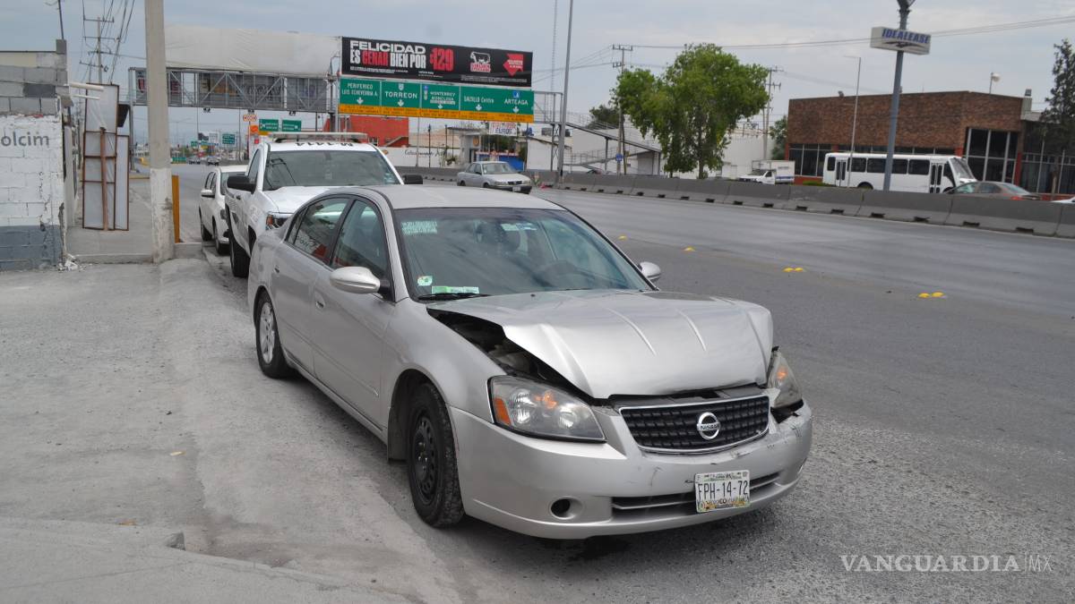 Por no guardar la distancia, chocan dos en el Luis Echeverría de Saltillo