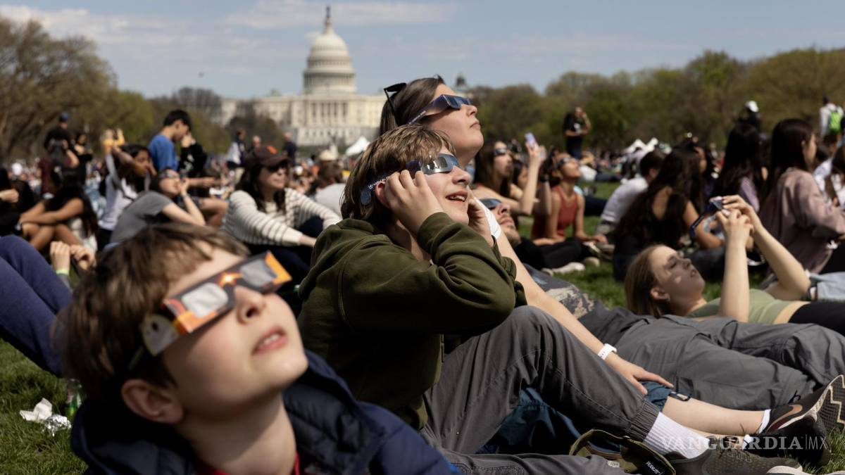 Así cautiva, maravilla y asombra el eclipse solar desde Mazatlán hasta la isla de Terranova (fotos)