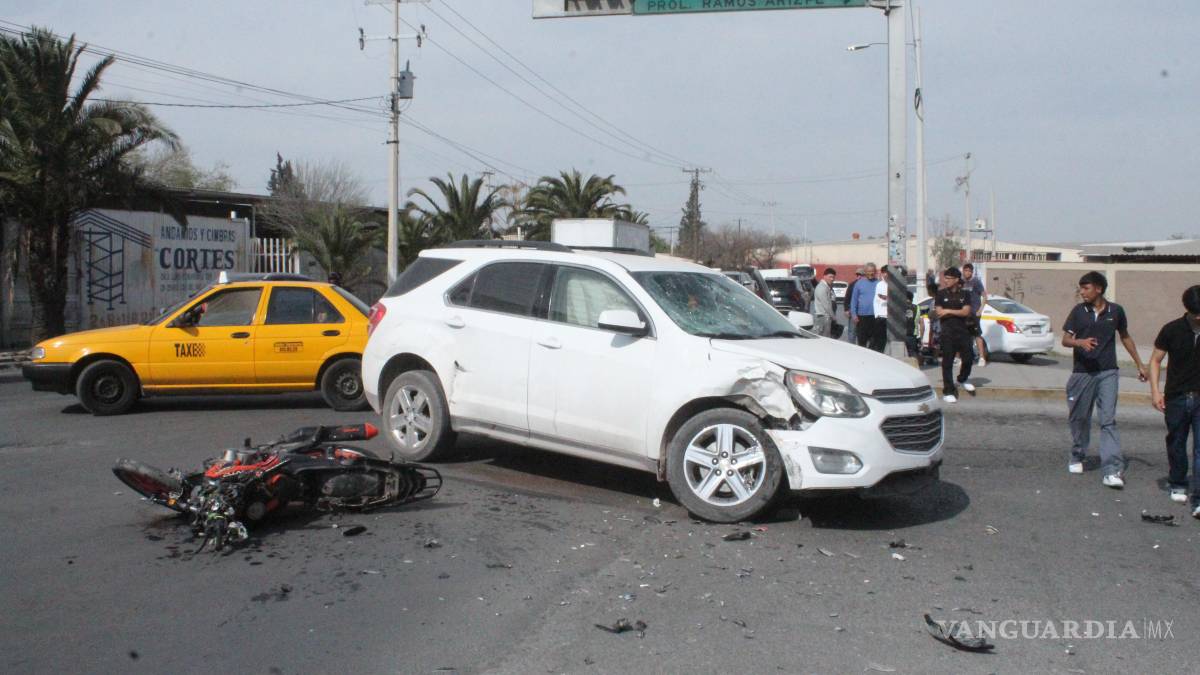 Estudiante de Conalep resulta herido en choque con camioneta en Saltillo