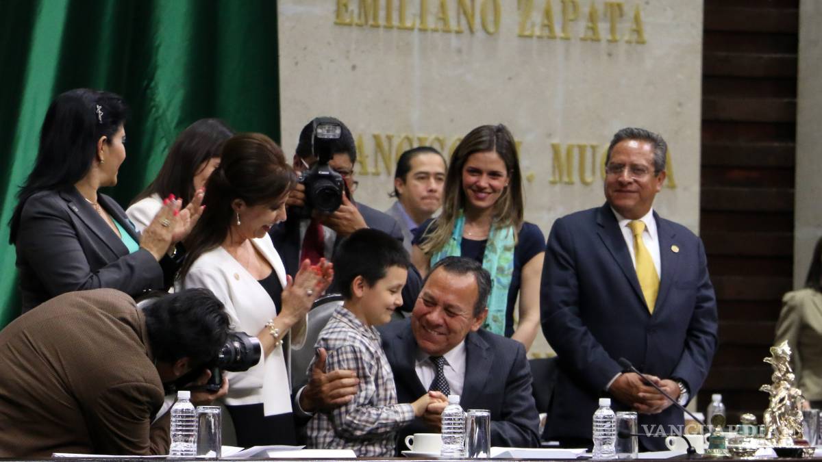 No quiero ser como ustedes, dice niño genio a diputados