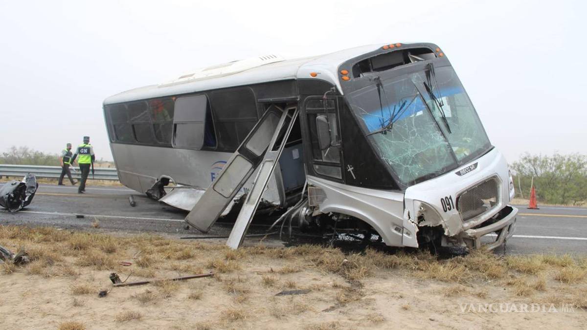 Accidente de camión en carretera Monclova deja 8 heridos; pierde neumático rumbo a Ramos Arizpe