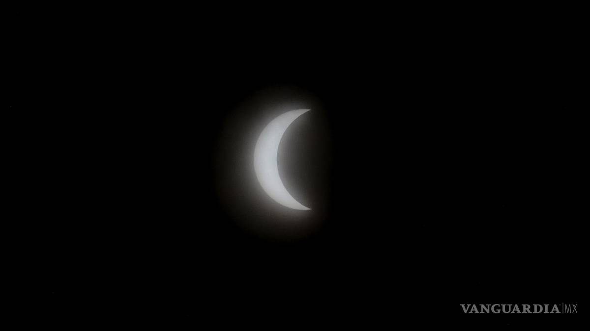 Así cautiva, maravilla y asombra el eclipse solar desde Mazatlán hasta la isla de Terranova (fotos)