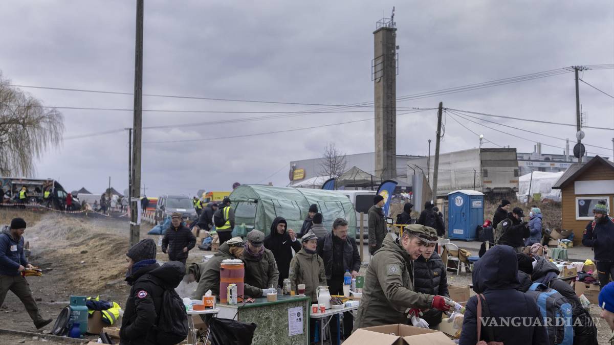 El dolor de separarse ante una guerra; familias ucranianas “partidas” por las armas