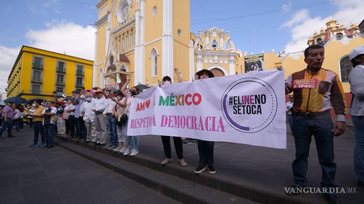 Así toman las calles y plazas miles de mexicanos para defender al INE (Fotos)