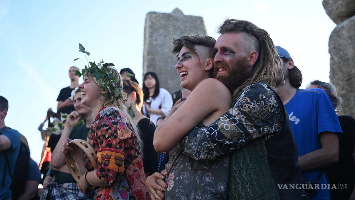 Así celebran miles de personas el Solsticio de Verano en Stonehenge (fotos)
