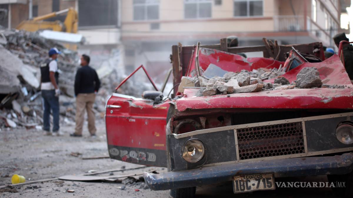 Suman 480 muertos por terremoto en Ecuador