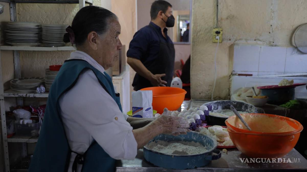 ¡Desde capirotada hasta nopalitos con salsa! Con la Cuaresma, saltillenses se lanzan por comida tradicional