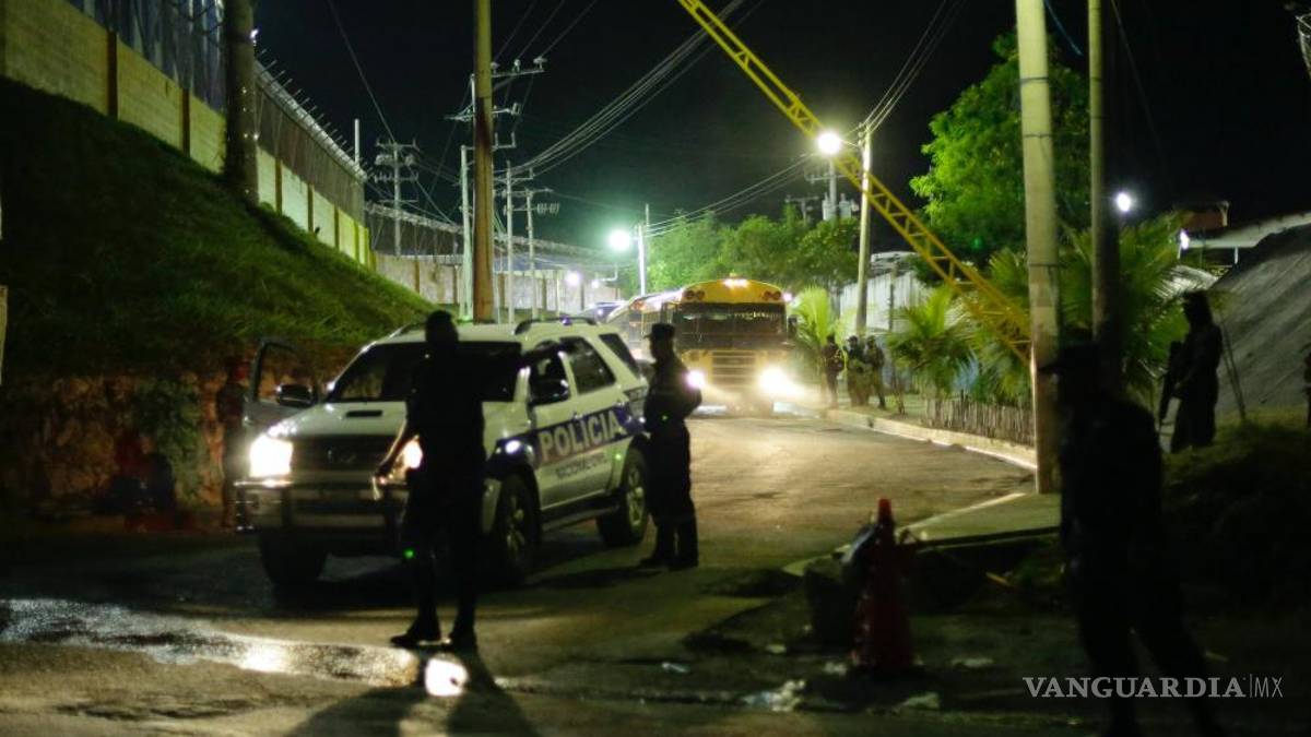 Así fue el traslado de 2 mil pandilleros al Centro de Confinamiento del Terrorismo en el Salvador