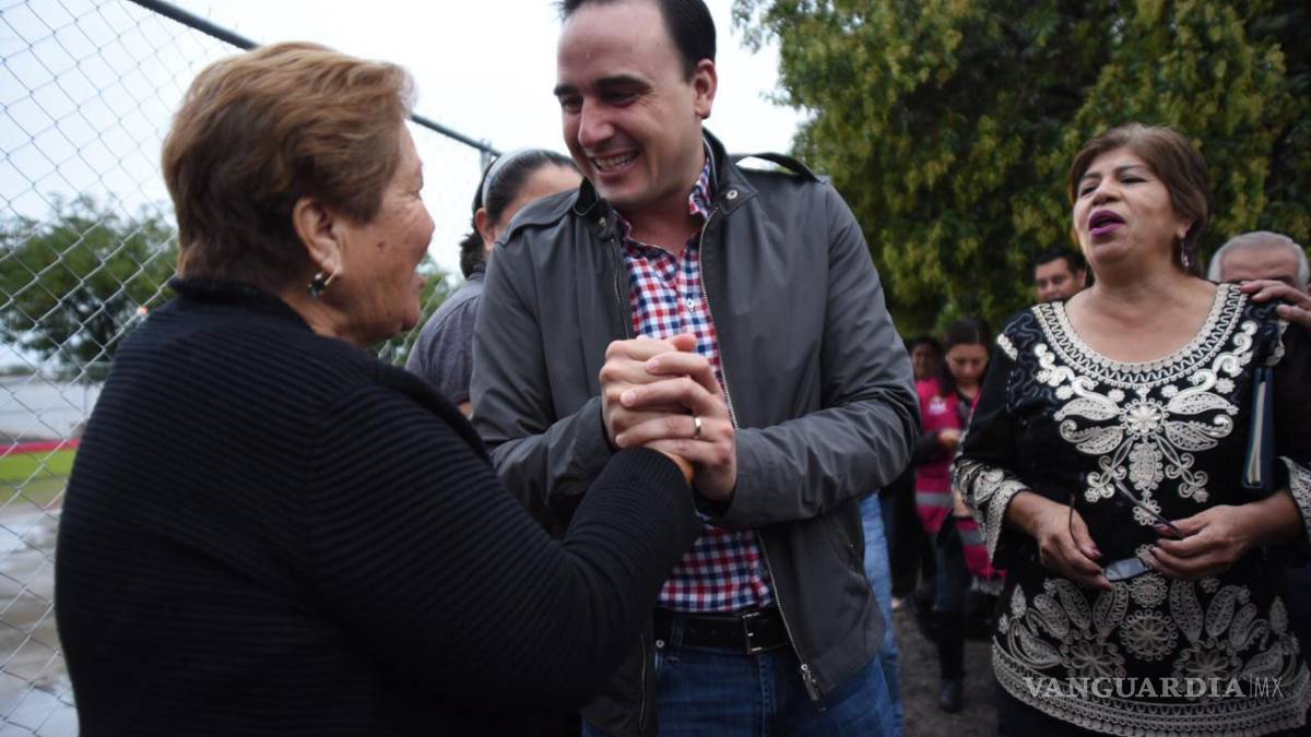 Desea Manolo Jiménez felices fiestas a saltillenses