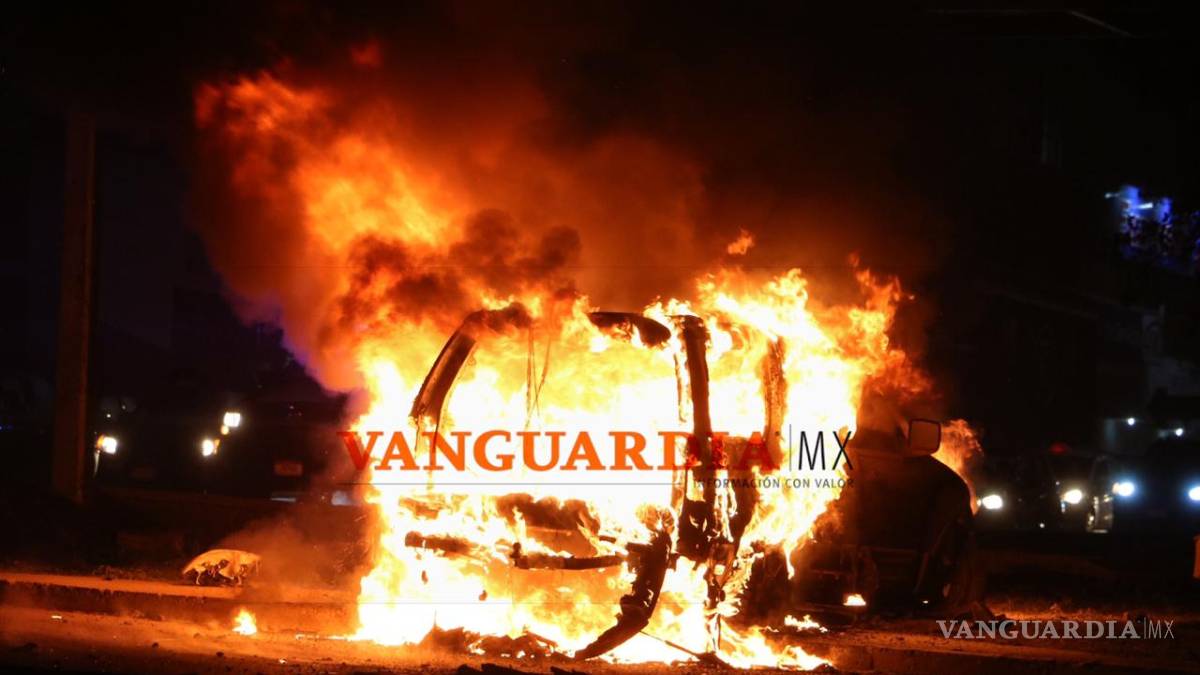 Se incendia camioneta tras accidente en Paseo de la Reforma de Saltillo