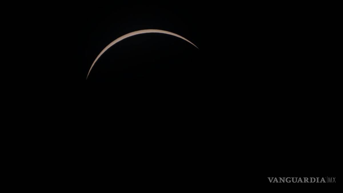 Así cautiva, maravilla y asombra el eclipse solar desde Mazatlán hasta la isla de Terranova (fotos)