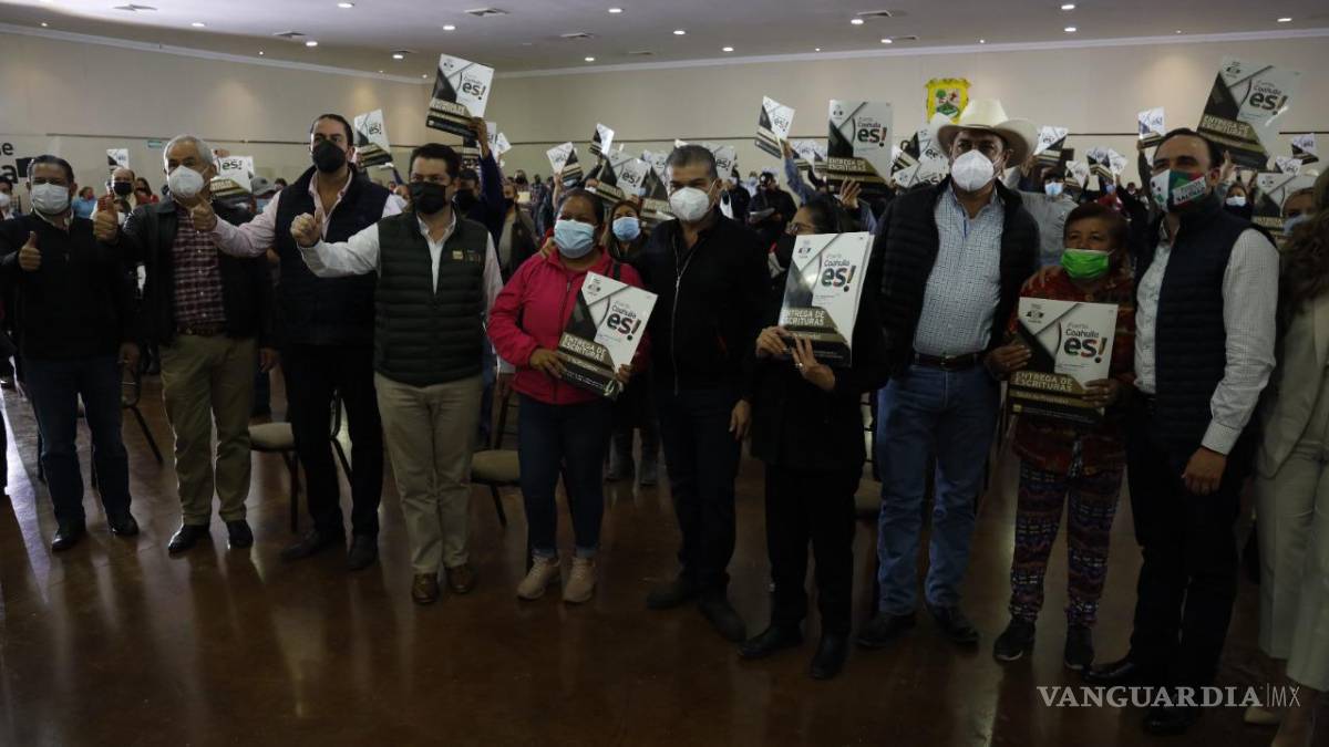 Entregan más de 200 escrituras a familias de la región sureste de Coahuila