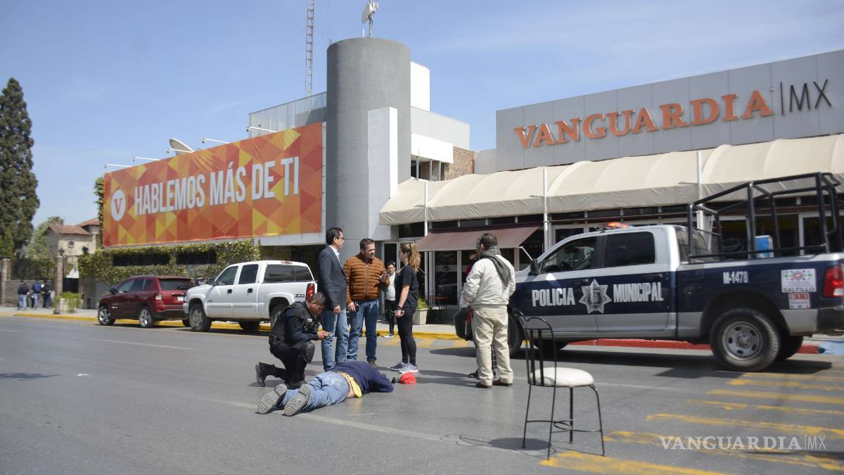 No ve a jardinero y lo manda a volar