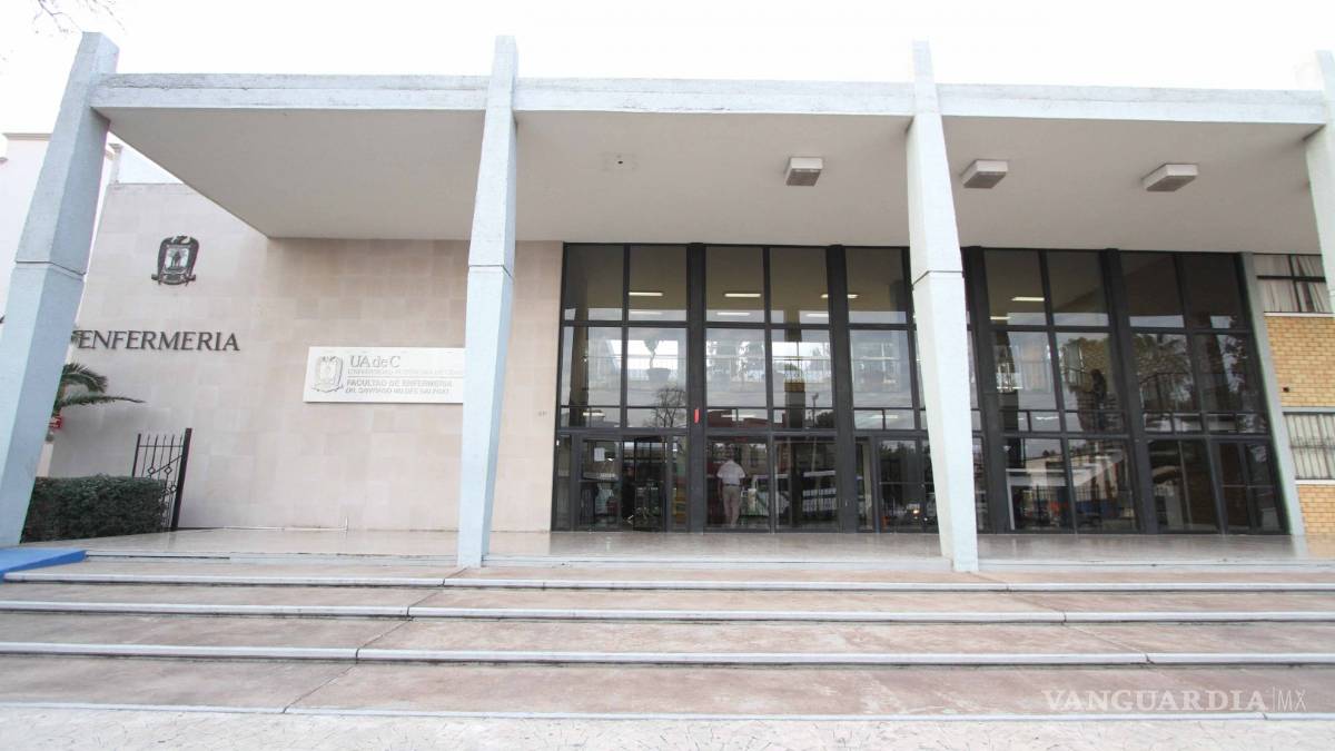 Celebra 'bodas de oro' generación 22 de la Facultad de Enfermería de la UAdeC