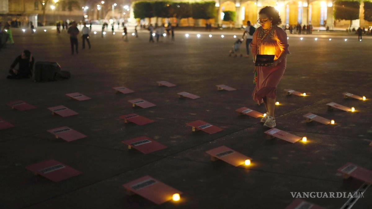 8M, cerca de 1,000 lápidas en el Zócalo de Ciudad de México recuerdan a las víctimas de feminicidio (fotos)