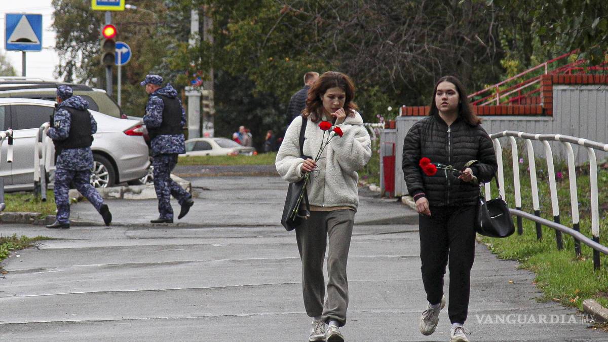 Hombre armado entra a una escuela y mata a 15 personas en Rusia