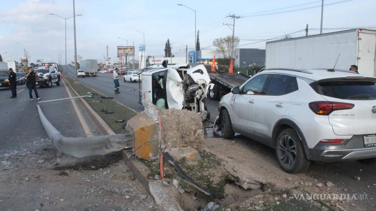 Conductor se impacta y vuelca en Ramos Arizpe