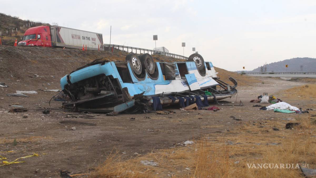 Camionazo mata a tres comerciantes de Monclova; hay 16 heridos