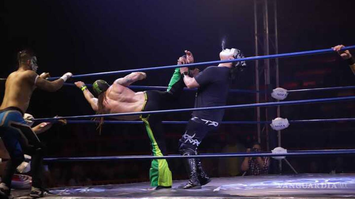 Vibrante noche de lucha libre vivió Saltillo este sábado