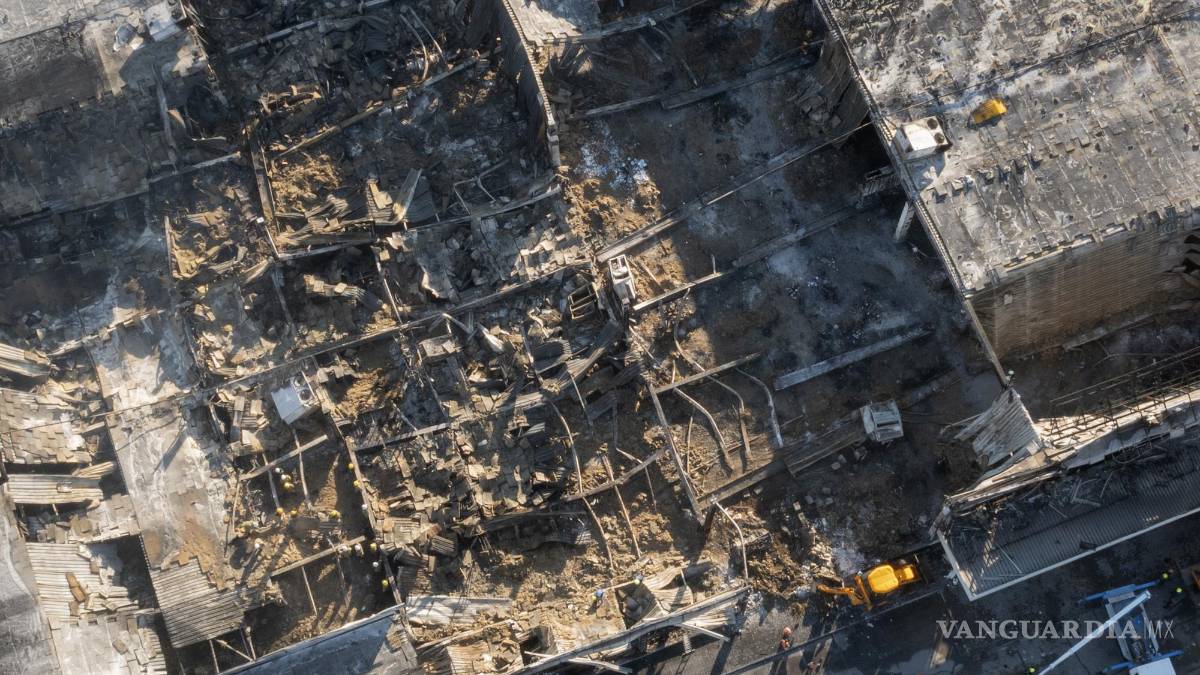 Rescatistas buscan víctimas en centro comercial ucraniano bombardeado por Rusia