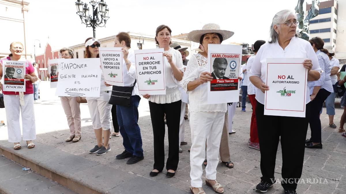 Saltillenses se manifiestan contra 'ideología de género' de AMLO