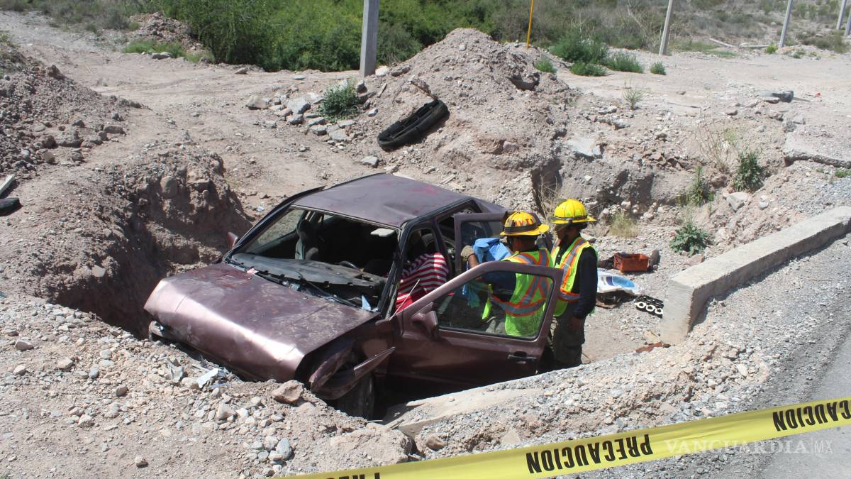 Muere prensado tras caer a barranco en la Saltillo-Zacatecas; cuatro personas lesionadas