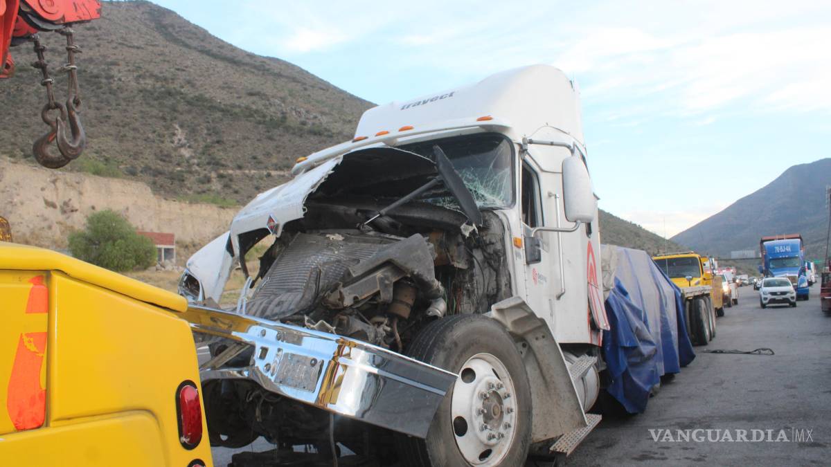Choque de tractocamiones deja un lesionado, en tramo Los Chorros