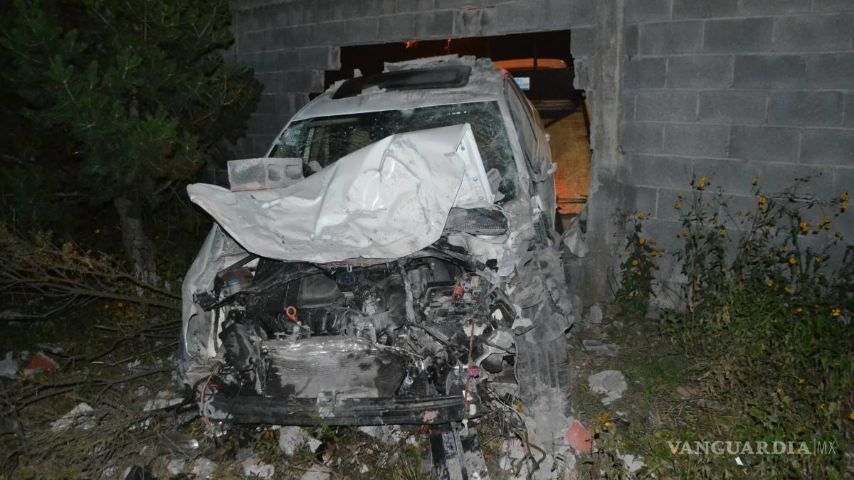 Automovilista derriba barda al sur de la ciudad