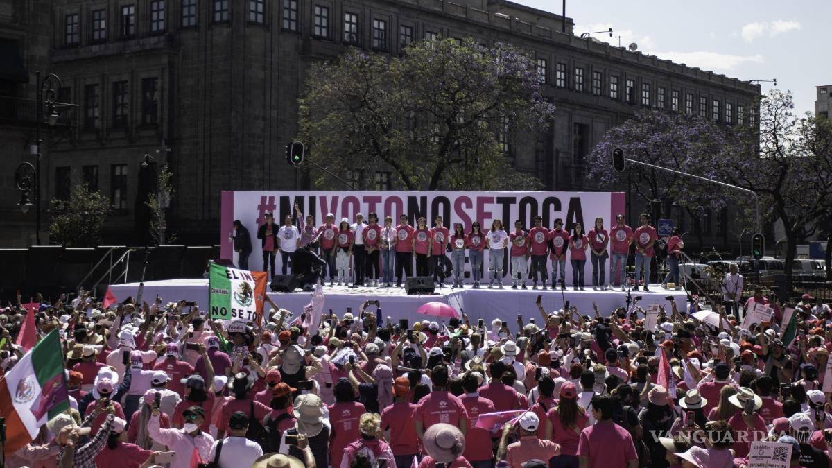 Así toman las calles y plazas miles de mexicanos para defender al INE (Fotos)