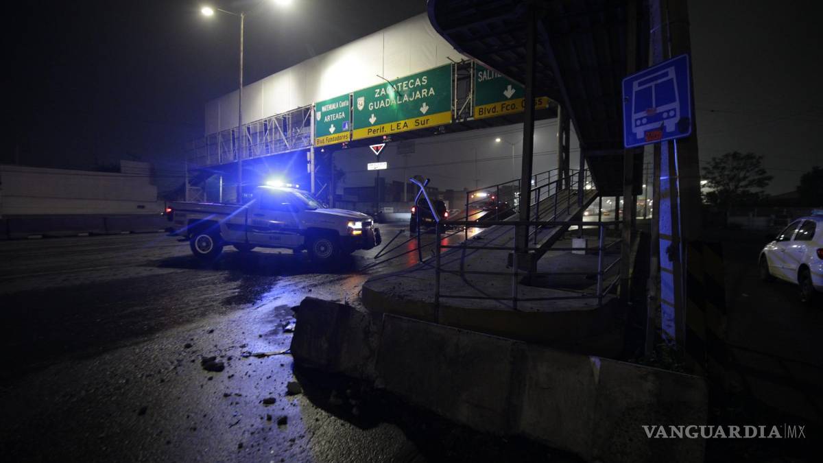 Lluvia en Saltillo deja tres accidentes: dos choques y una aparatosa volcadura