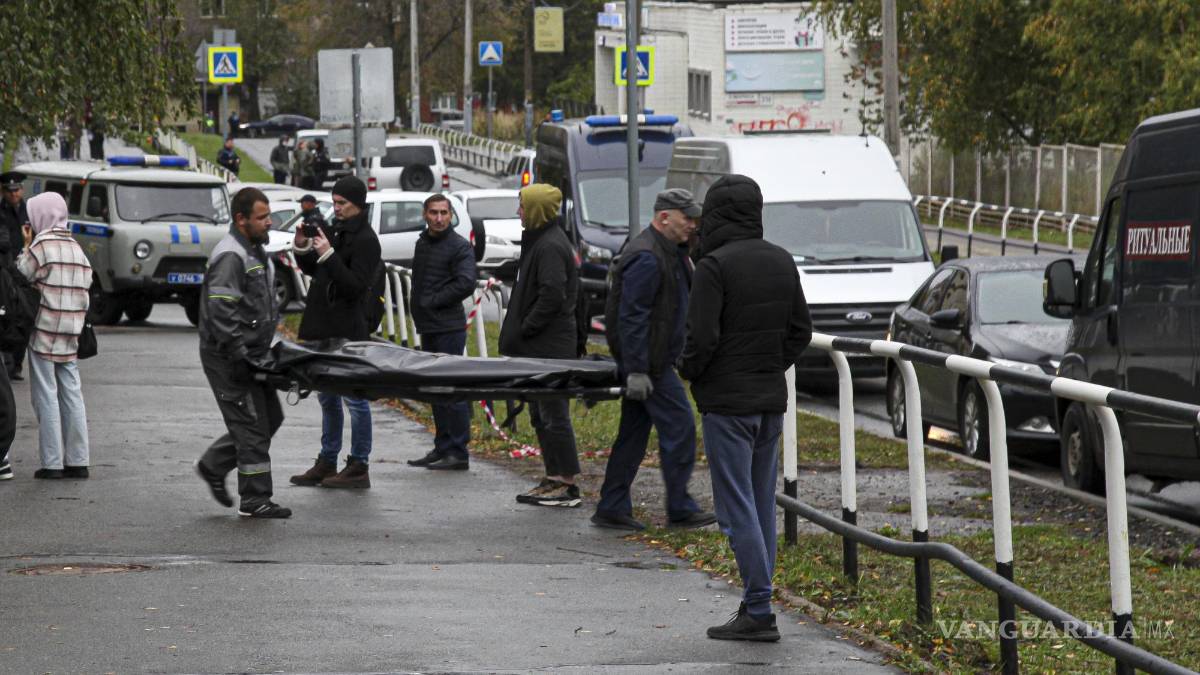 Hombre armado entra a una escuela y mata a 15 personas en Rusia